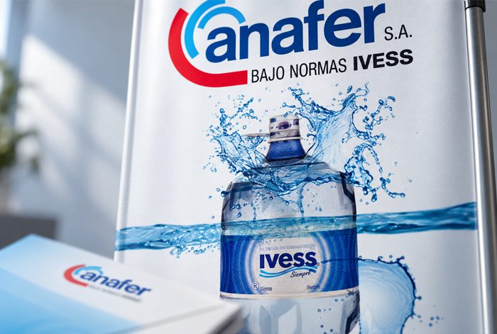 Identidad de Anafer aplicada a gráfica promocional con un bidón de agua IVESS