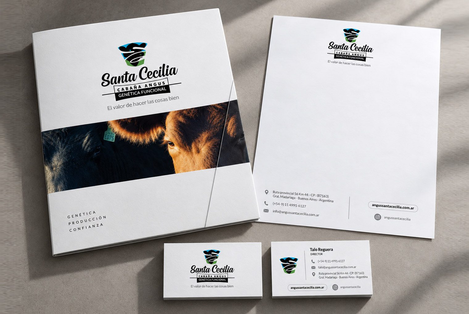 Papelería de Cabaña Santa Cecilia con carpeta y membrete